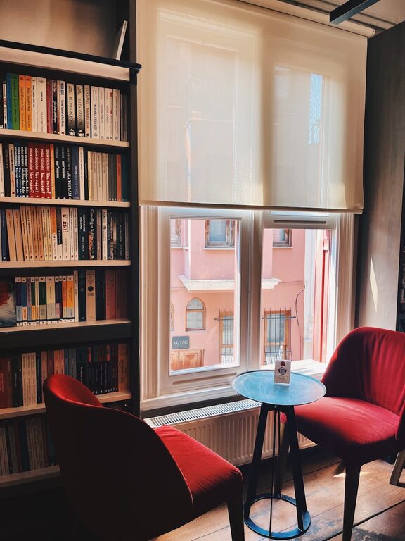 Simple Ways to Create a Cozy Reading Nook in Your Home